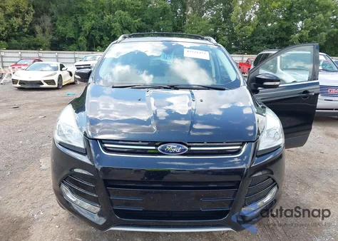 2016 Ford Escape Titanium z USA, uszkodzony, nr VIN 1FMCU0JX8GUB03579